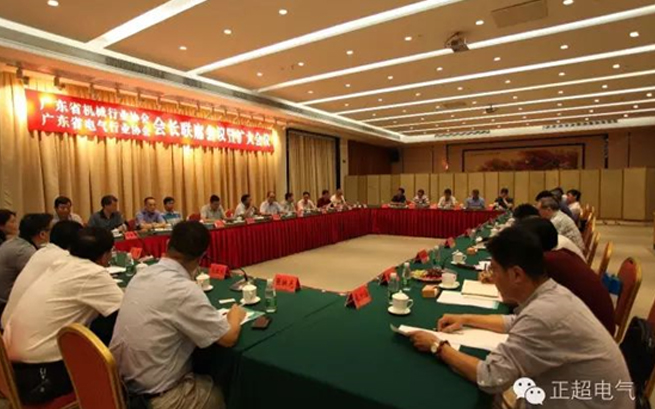 廣東省機(jī)械行業(yè)協(xié)會(huì)、廣東省電氣行業(yè)協(xié)會(huì)會(huì)長(zhǎng)聯(lián)席會(huì)議暨擴(kuò)大會(huì)議在汕頭召開